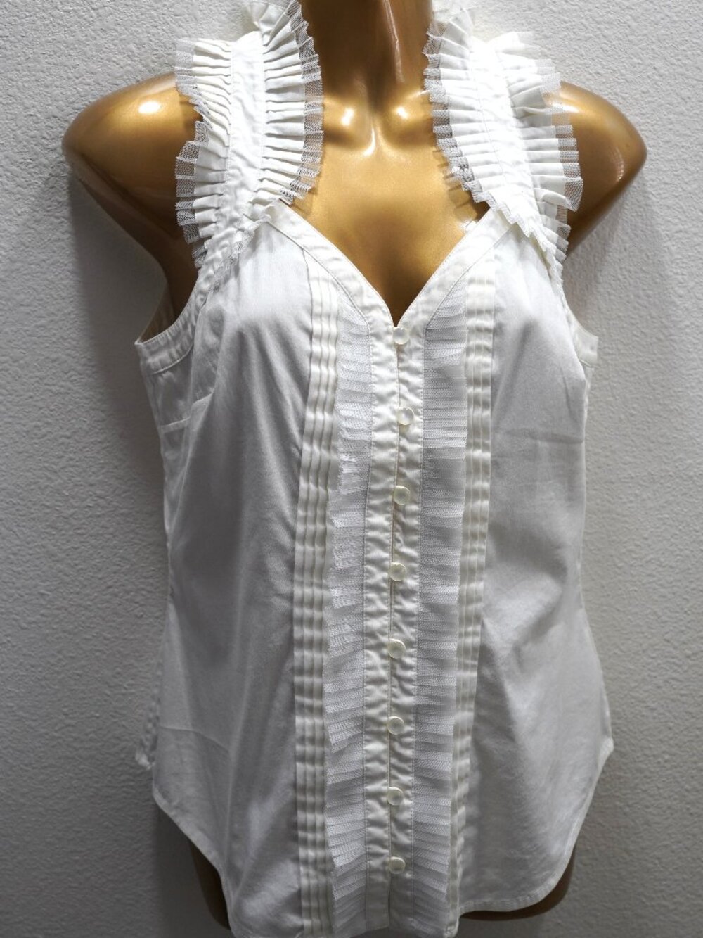 White House Black Market White Sleeveless Blouse size 0